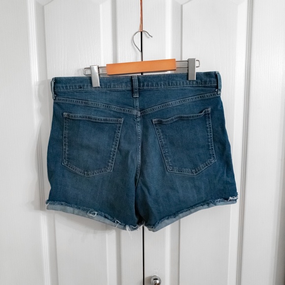 GAP CANADA - High Rise 4" Denim Short - Sz 31 - Picture 3 of 4